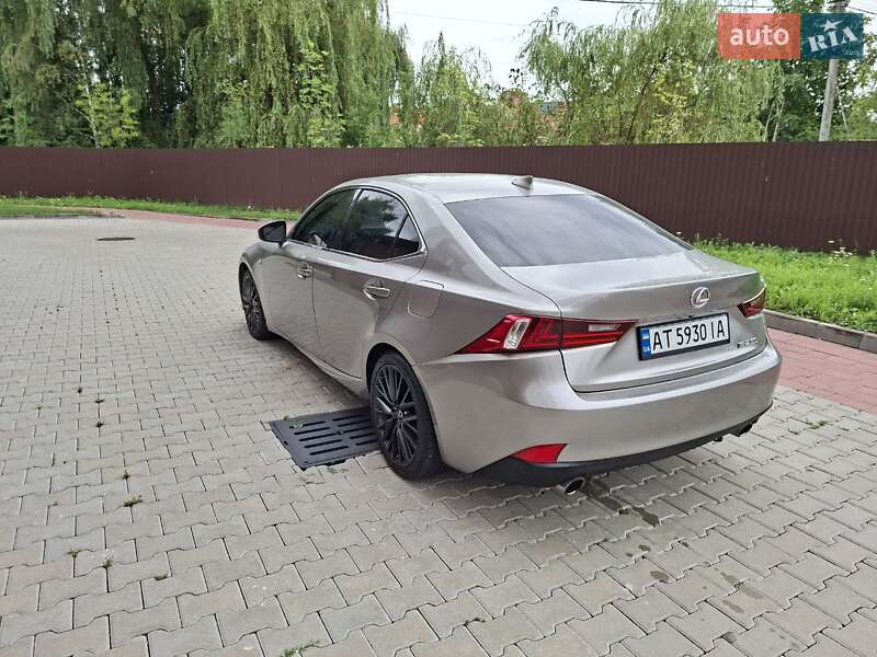Lexus IS 2013