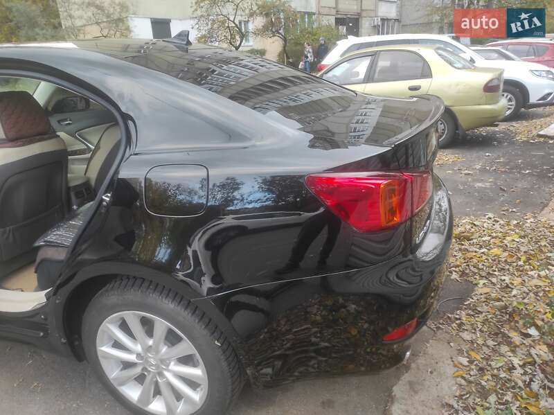 Lexus IS 2010