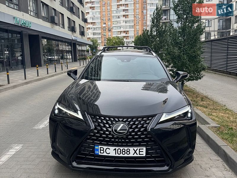Lexus UX 2023