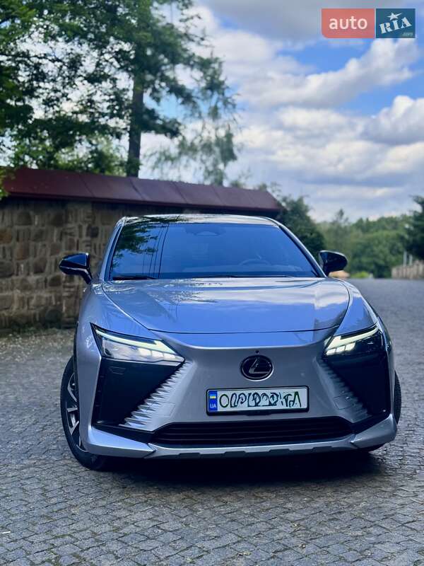 Lexus RZ 2023