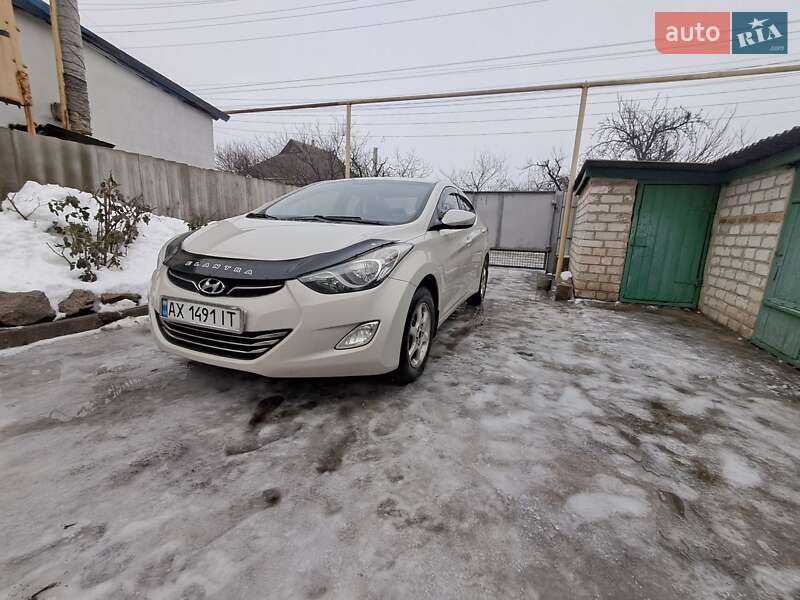 Hyundai Elantra 2013