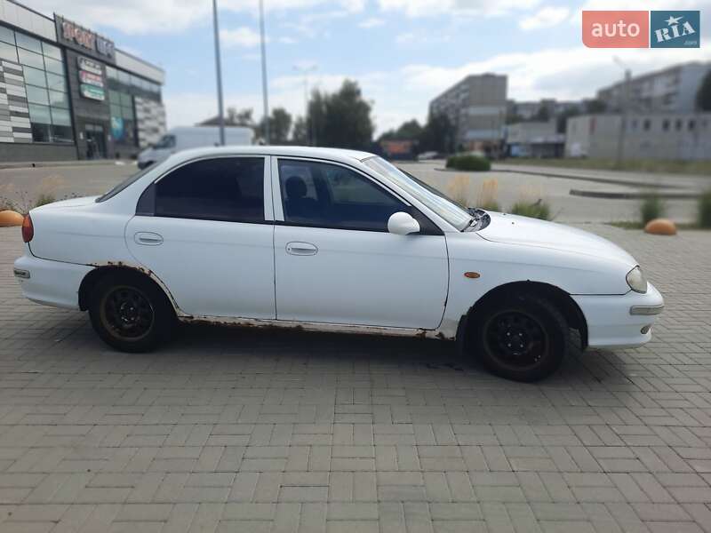 Kia Sephia 2001