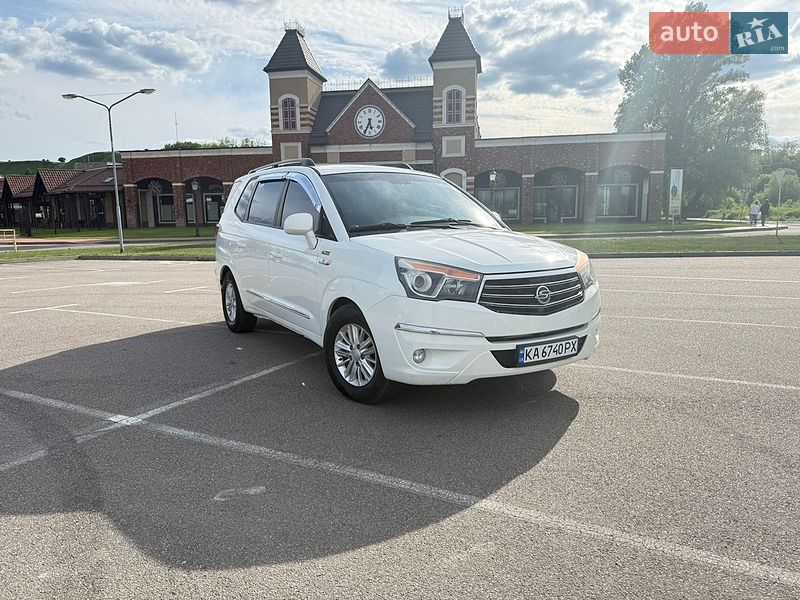 SsangYong Korando Turismo 2015