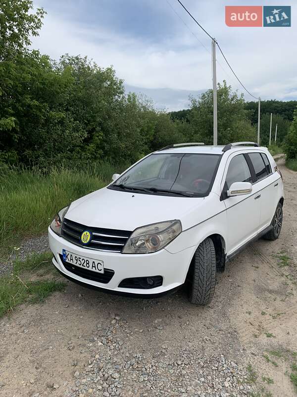 Geely MK Cross 2013
