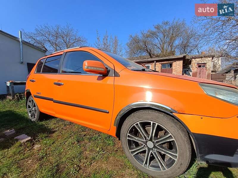 Geely MK Cross 2012