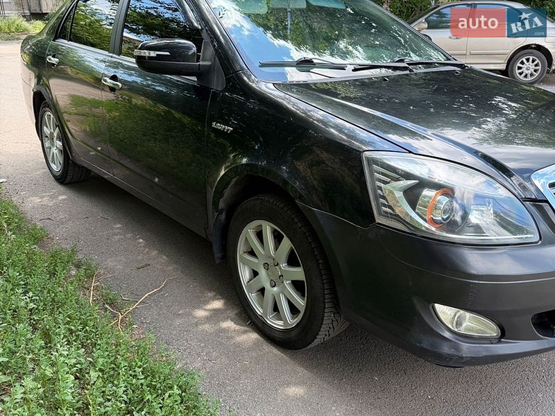 Geely SL 2013