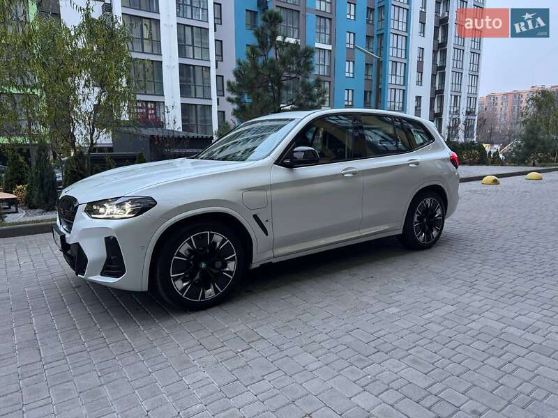 BMW iX3 2023