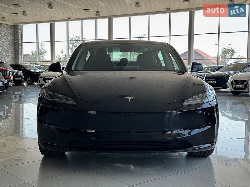 Tesla Model 3 2024