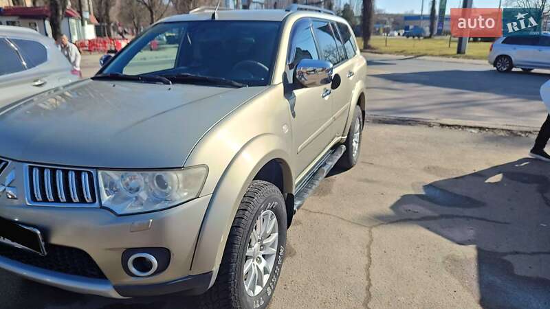 Mitsubishi Pajero Sport 2011