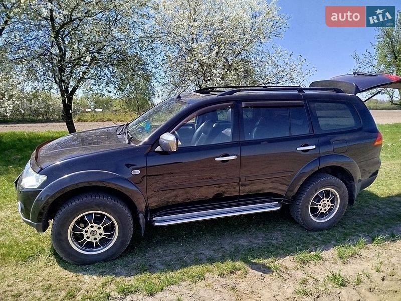 Mitsubishi Pajero 2012