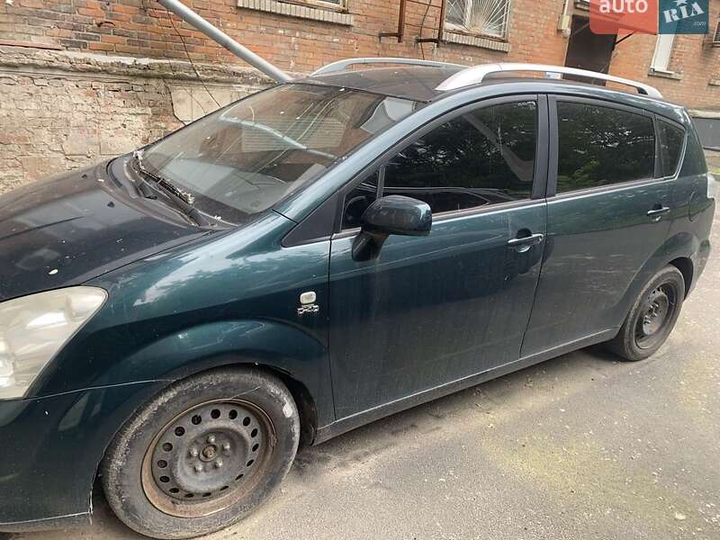 Toyota Corolla Verso 2004