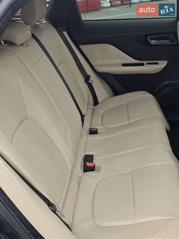 Jaguar F-Pace 2017