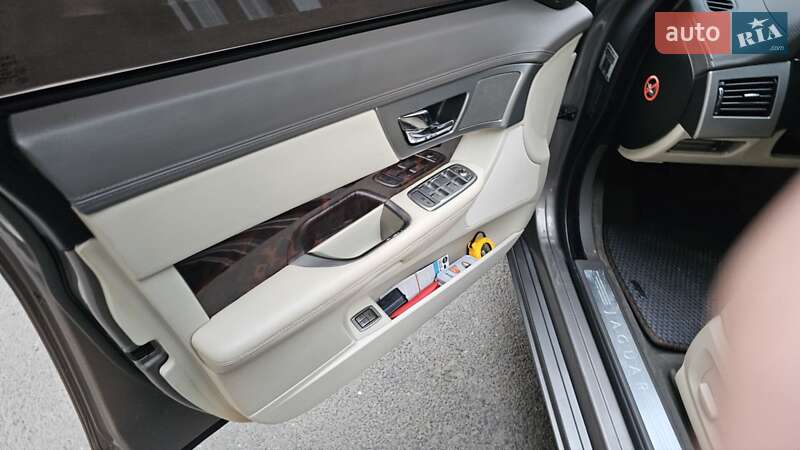 Jaguar XF 2008