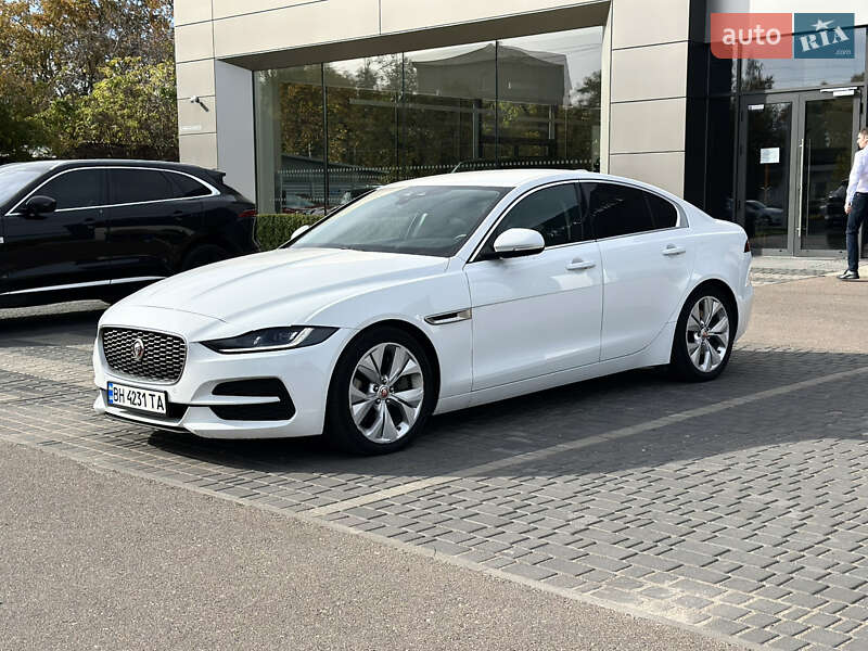 Jaguar XE 2020