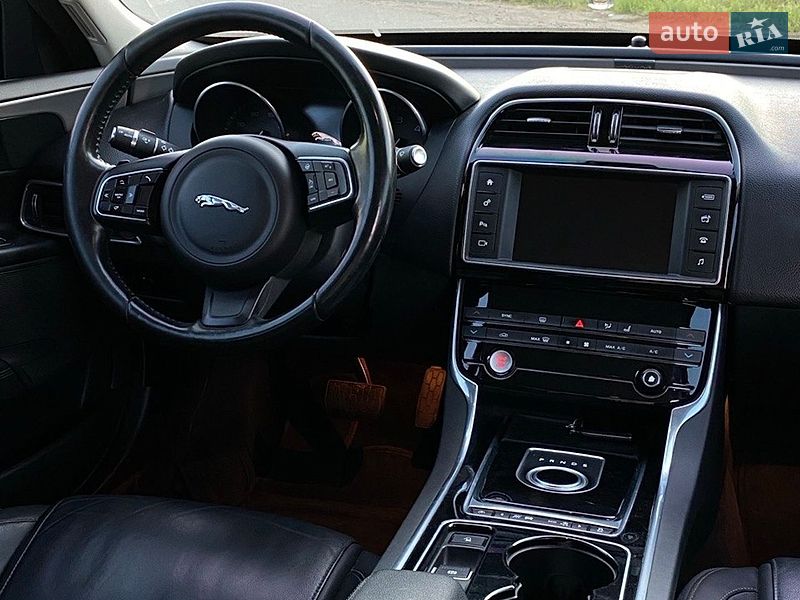 Jaguar XE 2015