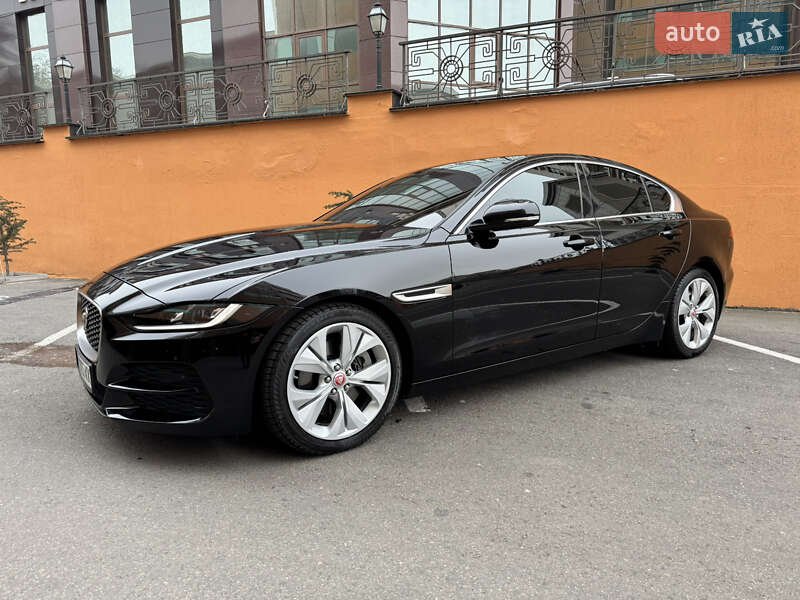 Jaguar XE 2020
