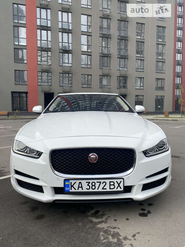 Jaguar XE 2019