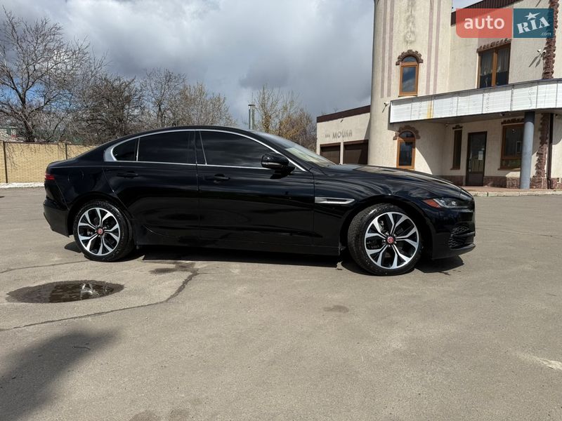 Jaguar XE 2020