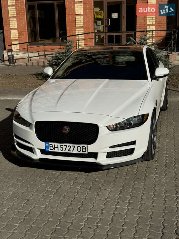 Jaguar XE 2016