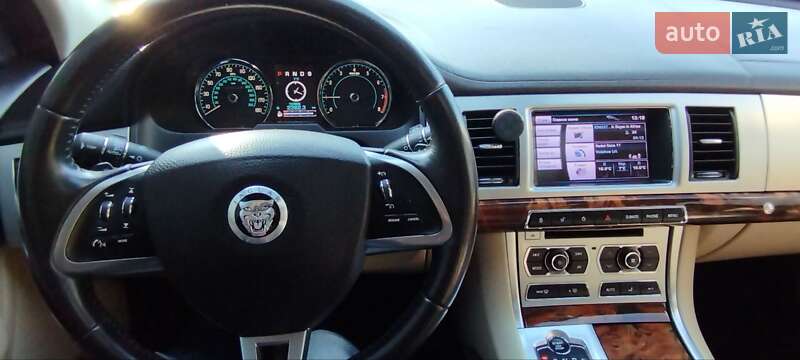 Jaguar XF 2012