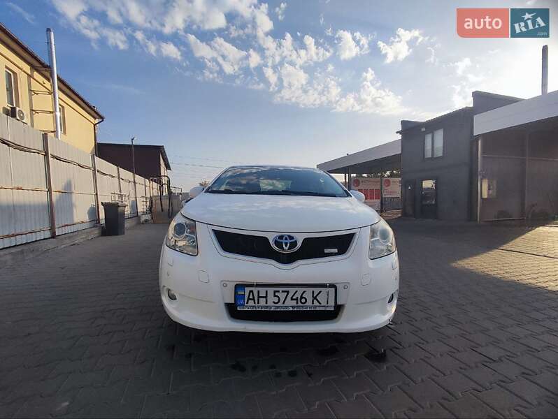 Toyota Avensis 2011