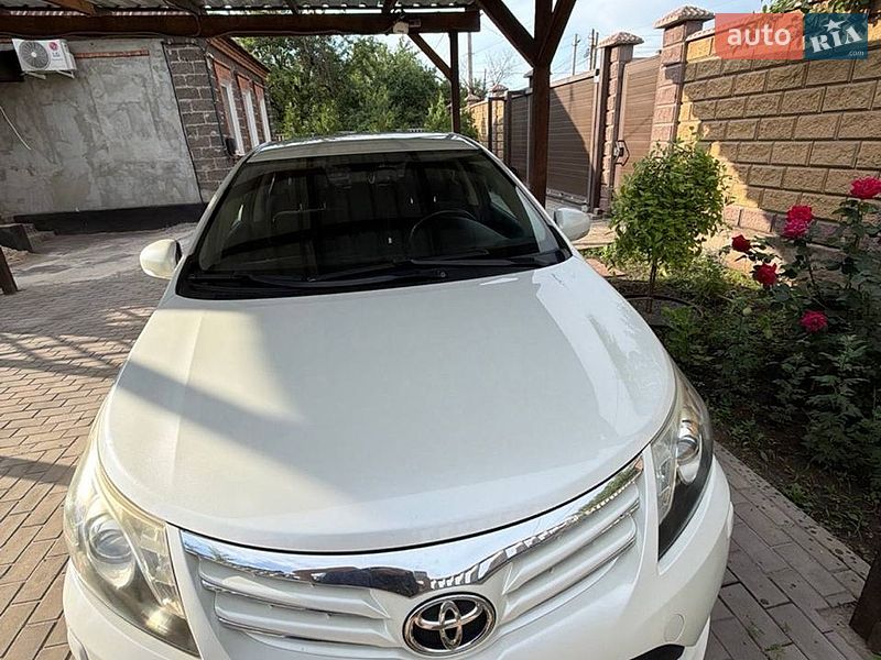 Toyota Avensis 2013