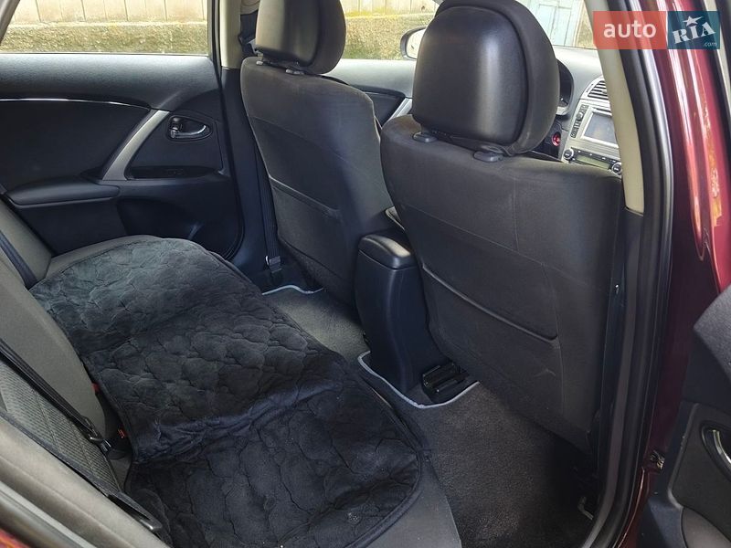 Toyota Avensis 2012