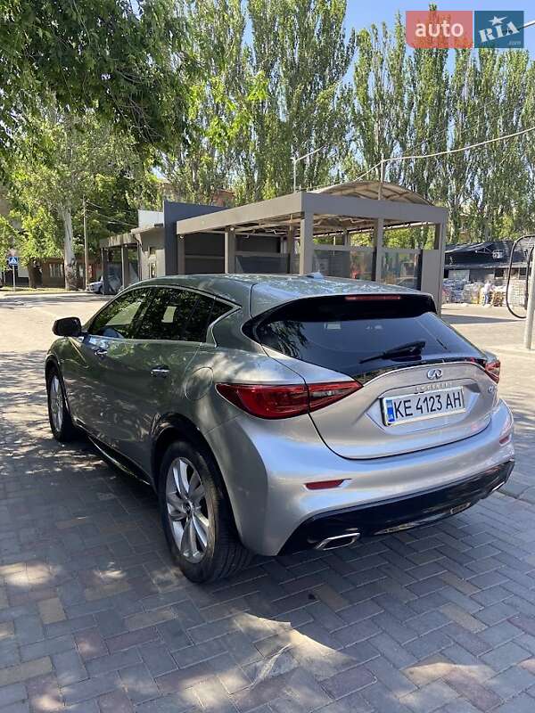 Infiniti QX30 2016