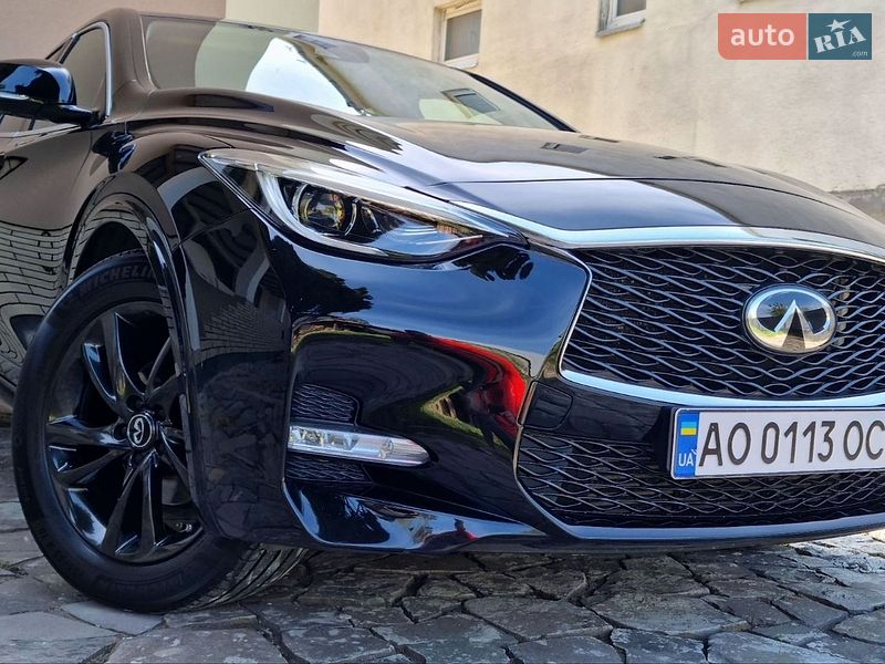 Infiniti Q30 2016