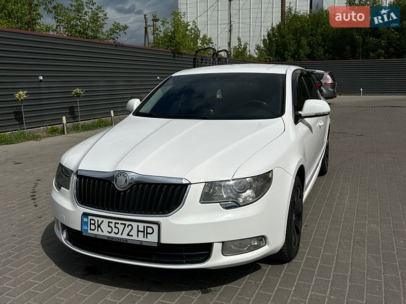 Skoda Superb 2011