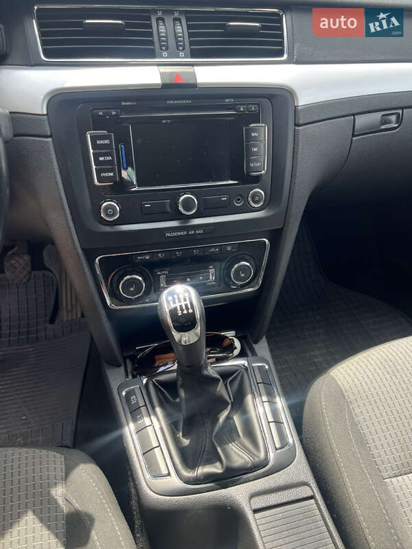 Skoda Superb 2011