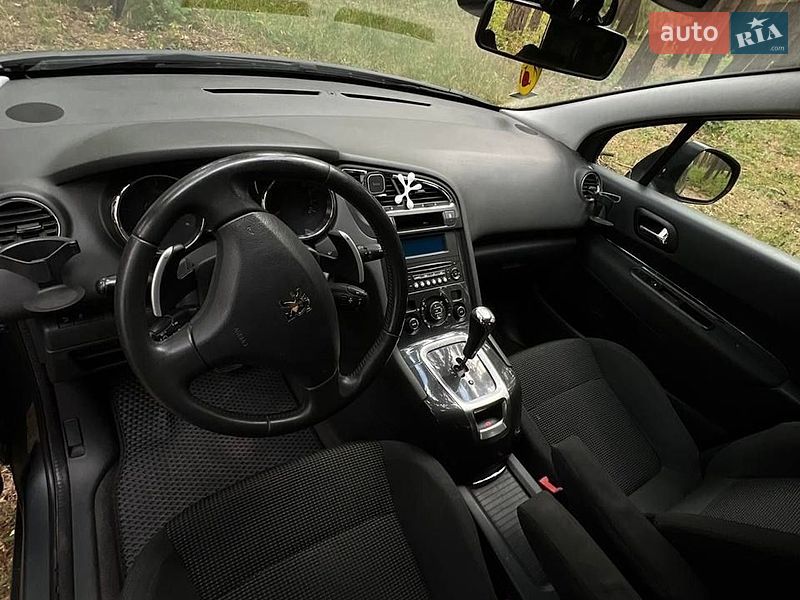 Peugeot 5008 2013