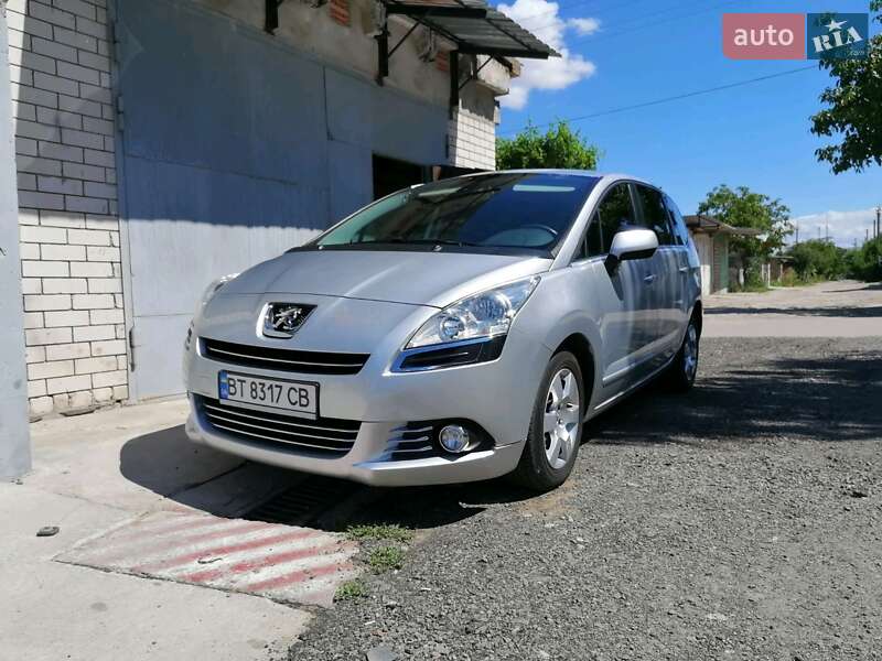 Peugeot 5008 2013