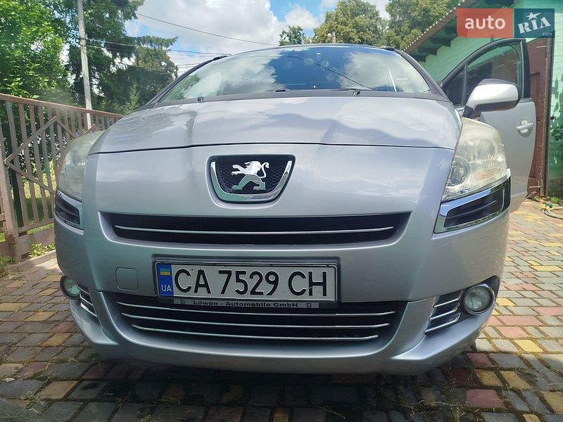 Peugeot 5008 2011