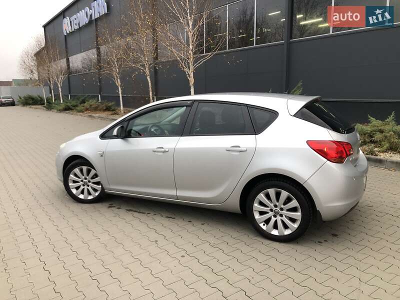 Opel Astra 2012