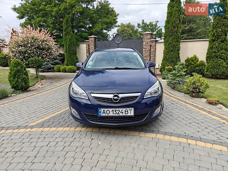 Opel Astra 2011