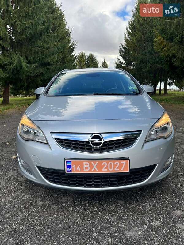 Opel Astra 2011