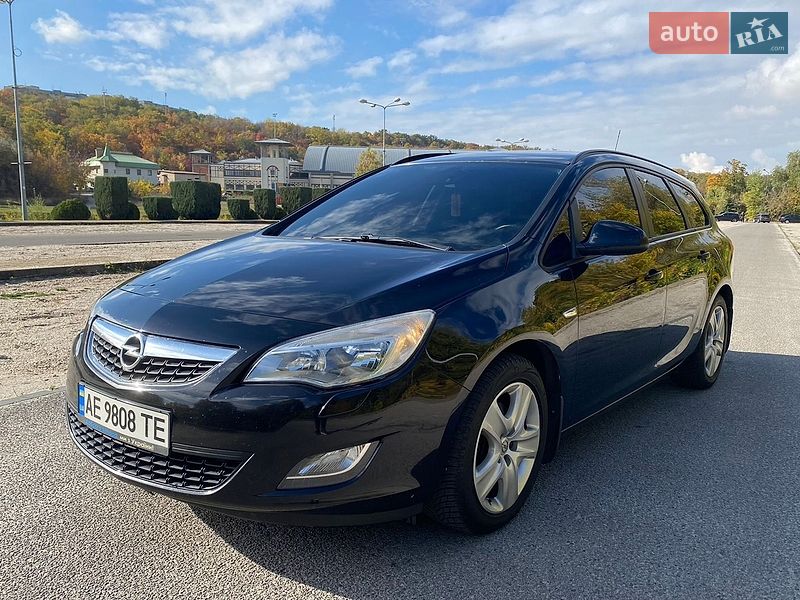 Opel Astra 2011