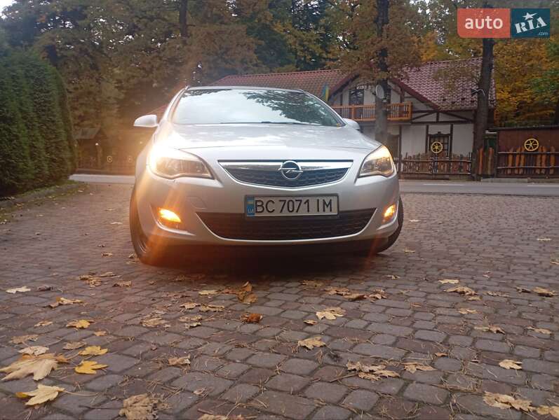 Opel Astra 2011