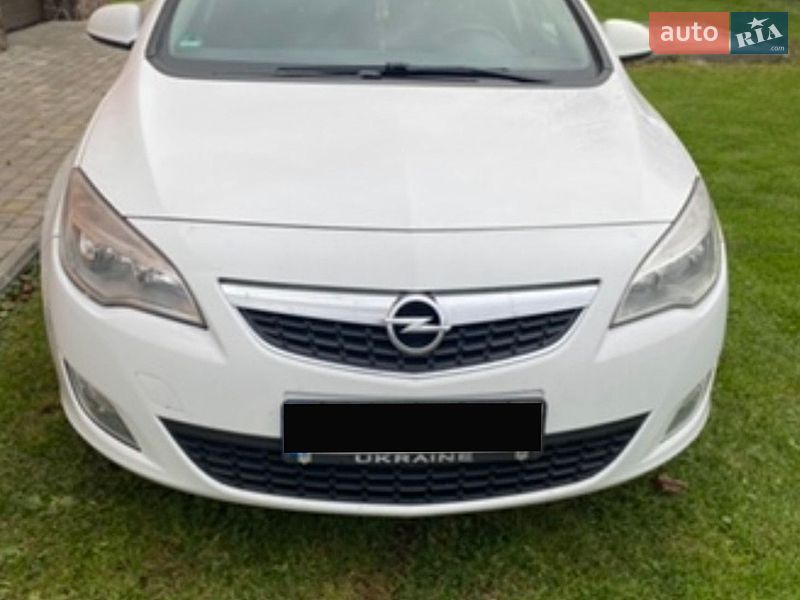 Opel Astra 2011