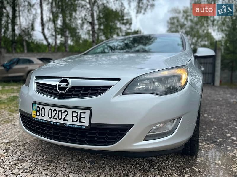 Opel Astra 2011