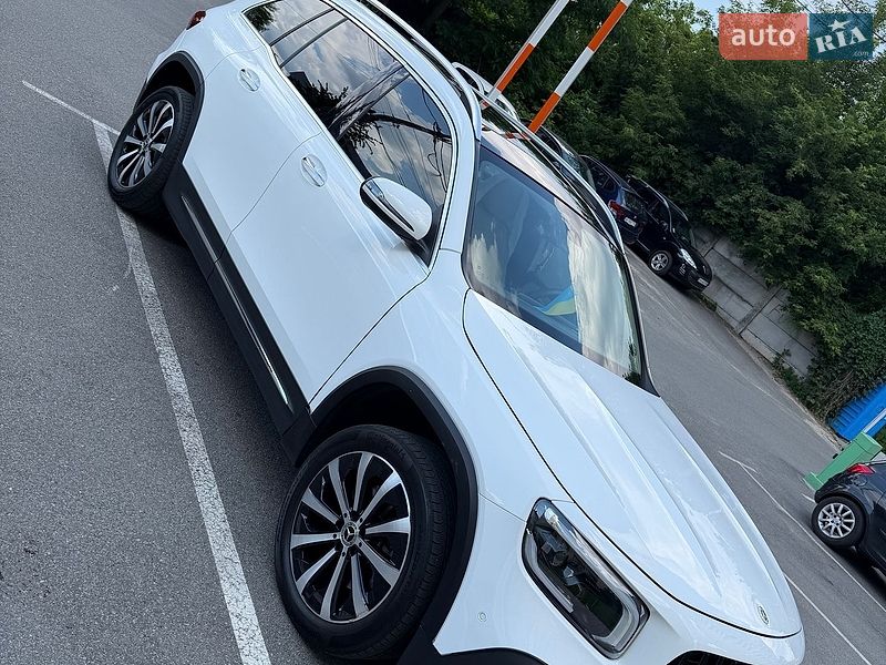 Mercedes-Benz GLB-Class 2021