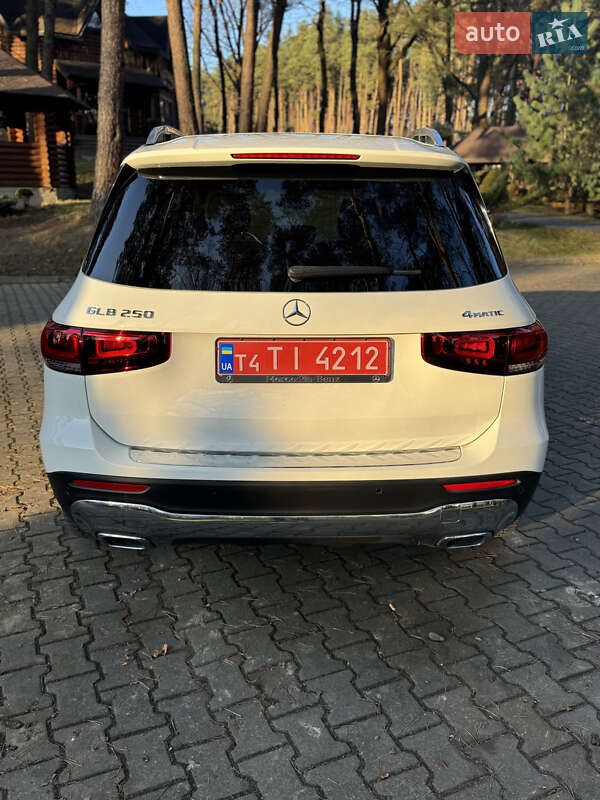 Mercedes-Benz GLB-Class 2022