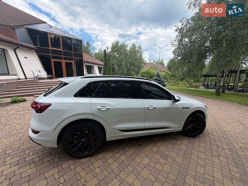 Audi e-tron 2021