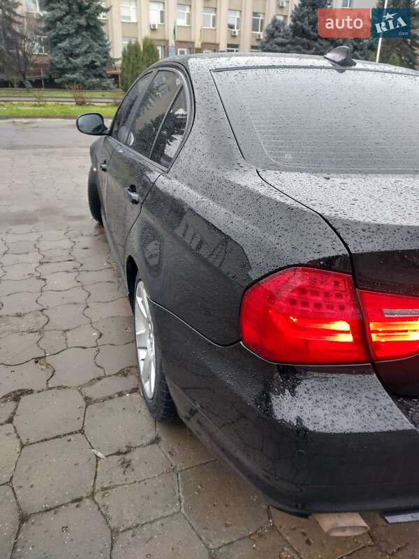 BMW 3 Series 2011