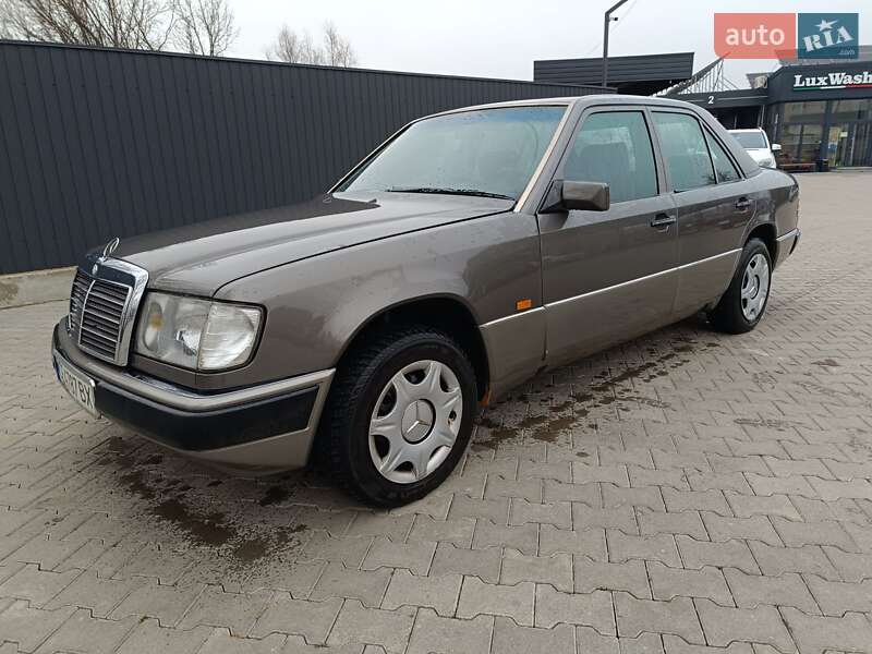 Mercedes-Benz E-Class 1993
