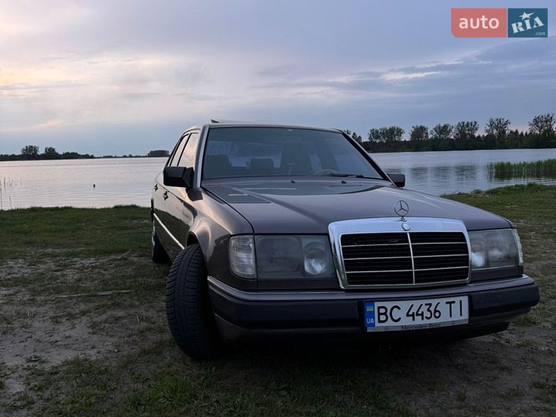 Mercedes-Benz E-Class 1992