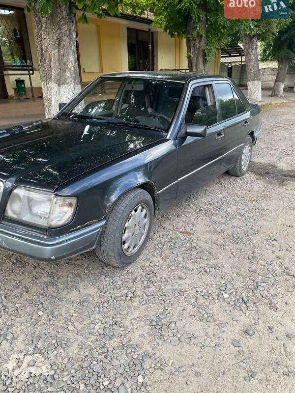Mercedes-Benz E-Class 1992