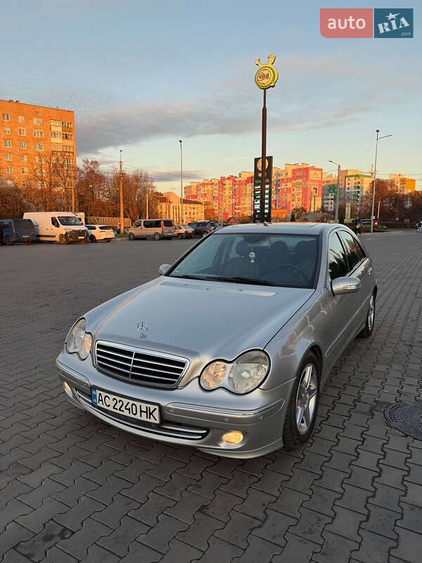 Mercedes-Benz C-Class 2005
