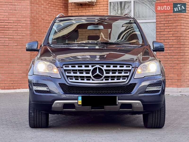 Mercedes-Benz M-Class 2011